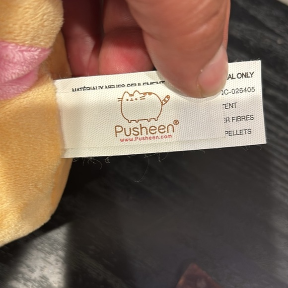 Pusheen Yellow Plush with Cookie - Picture 5 of 6